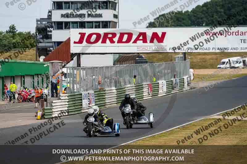Vintage motorcycle club;eventdigitalimages;mallory park;mallory park trackday photographs;no limits trackdays;peter wileman photography;trackday digital images;trackday photos;vmcc festival 1000 bikes photographs